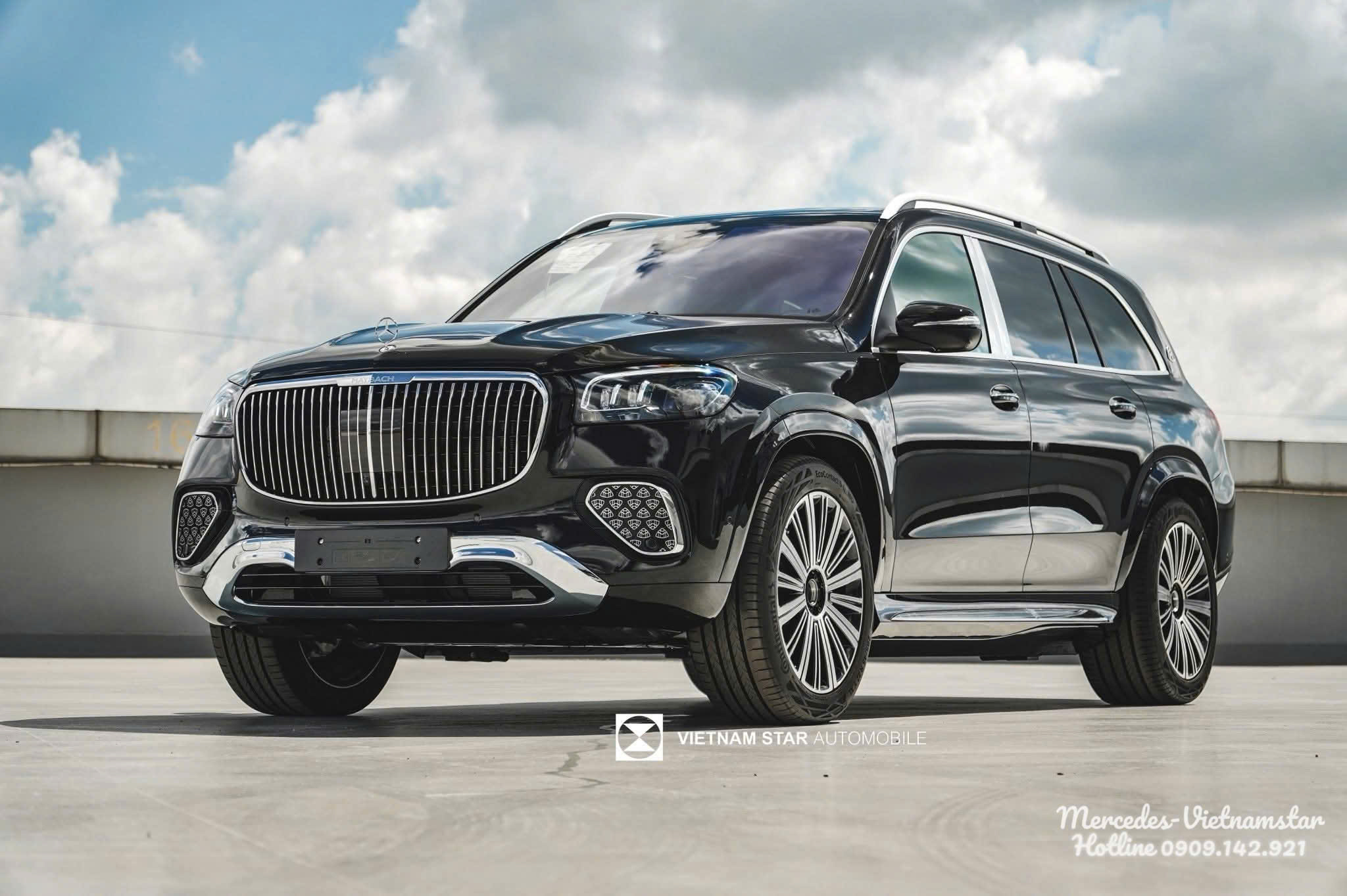 Hình ảnh thực tế Mercedes Maybach GLS480 4MATIC Facelift màu đen bóng sang trọng