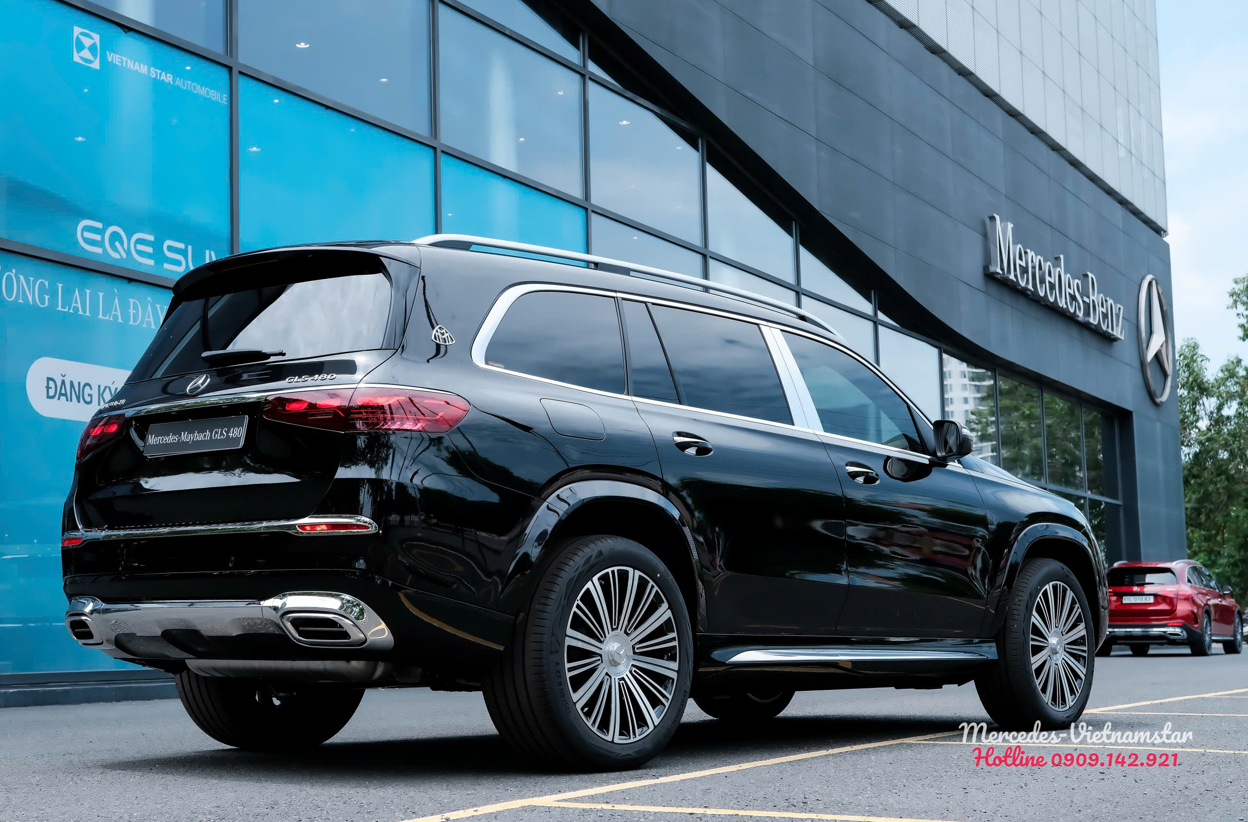Sự bề thế của Maybach GLS480 Facelift khi nhìn từ phía sau