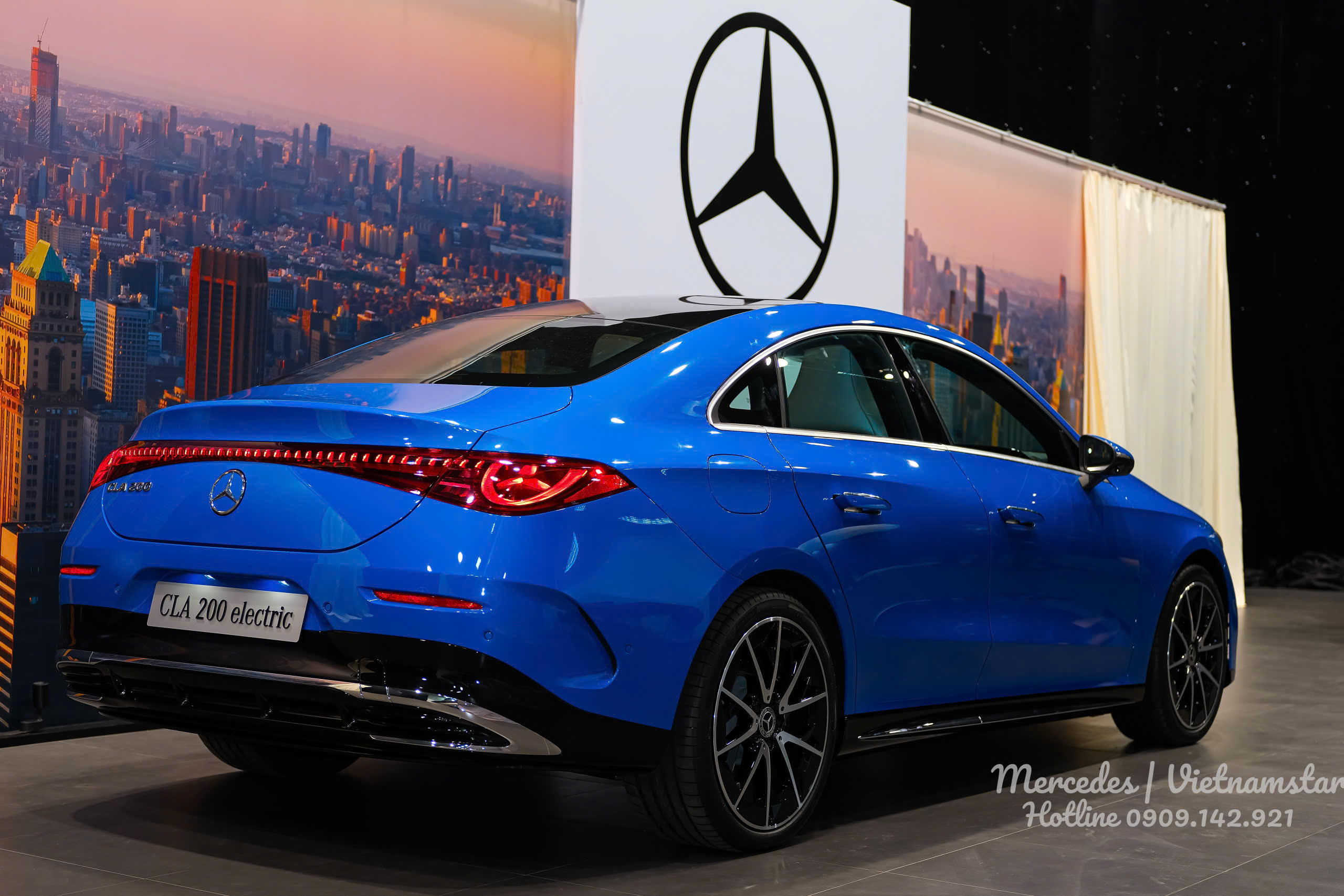 Thân xe mượt mà khí động học của xe điện CLA200 EV