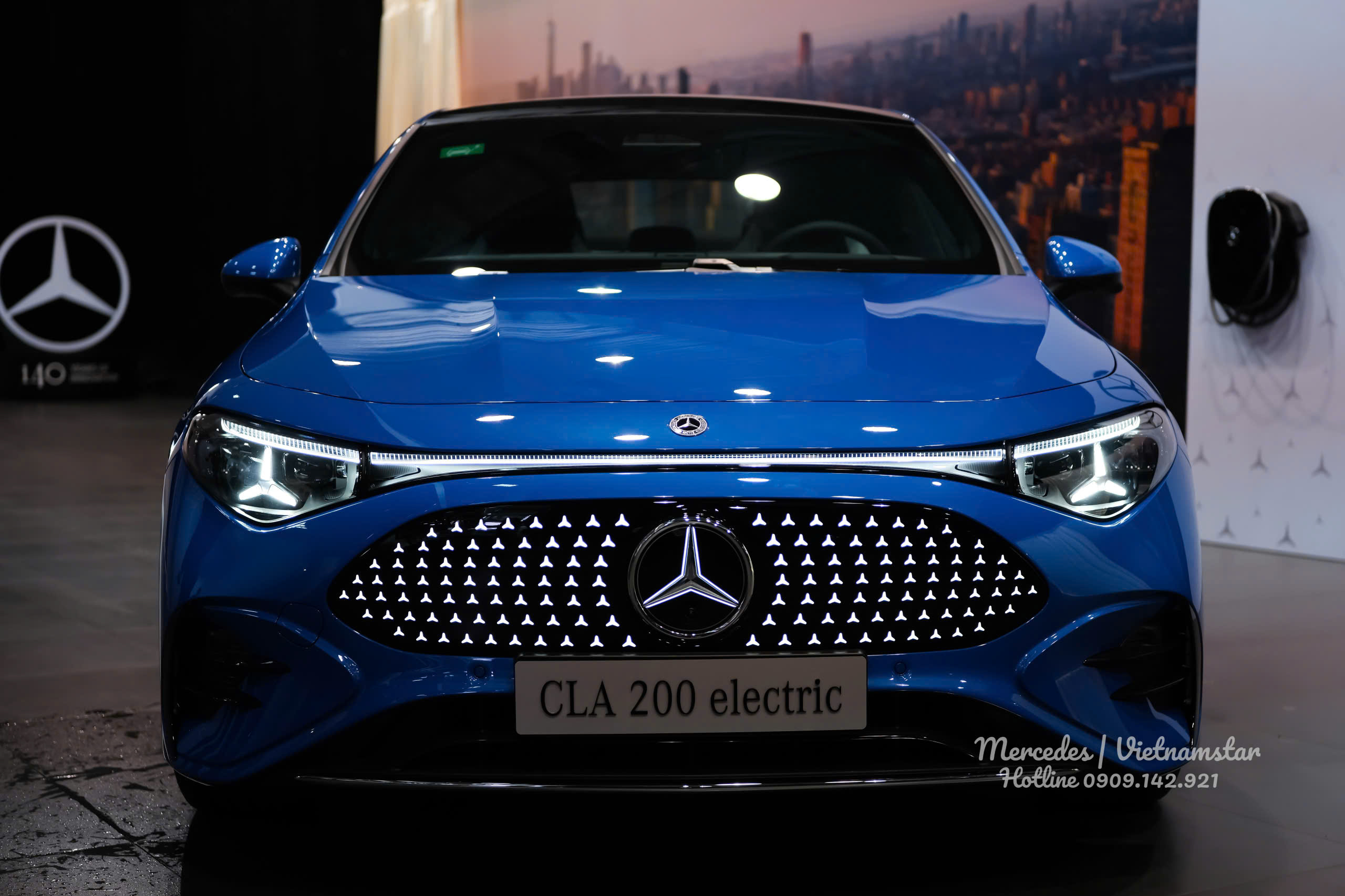Mặt tản nhiệt phát sáng 142 họa tiết ngôi sao của CLA200 EV