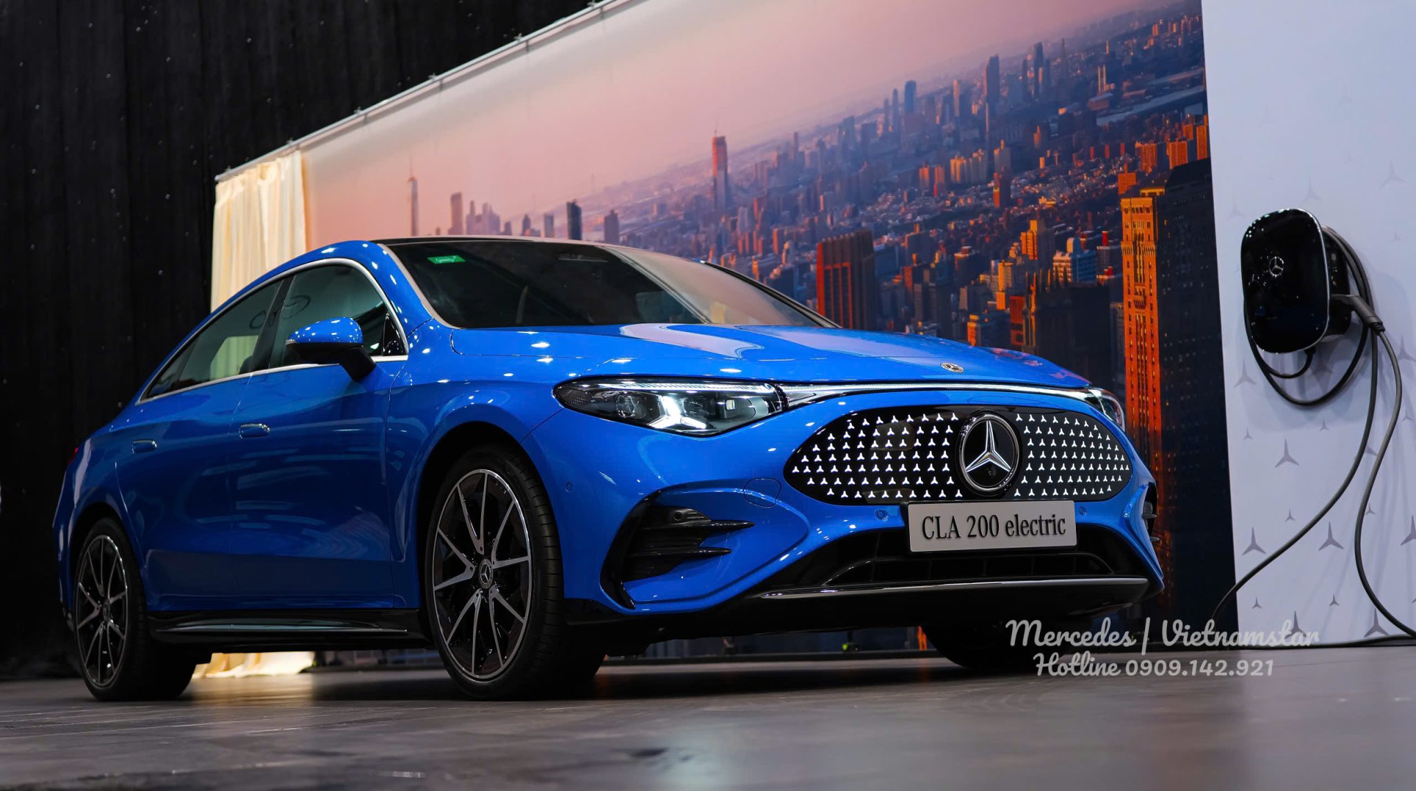Ngoại thất xe CLA200 thuần điện phiên bản AMG Line thể thao