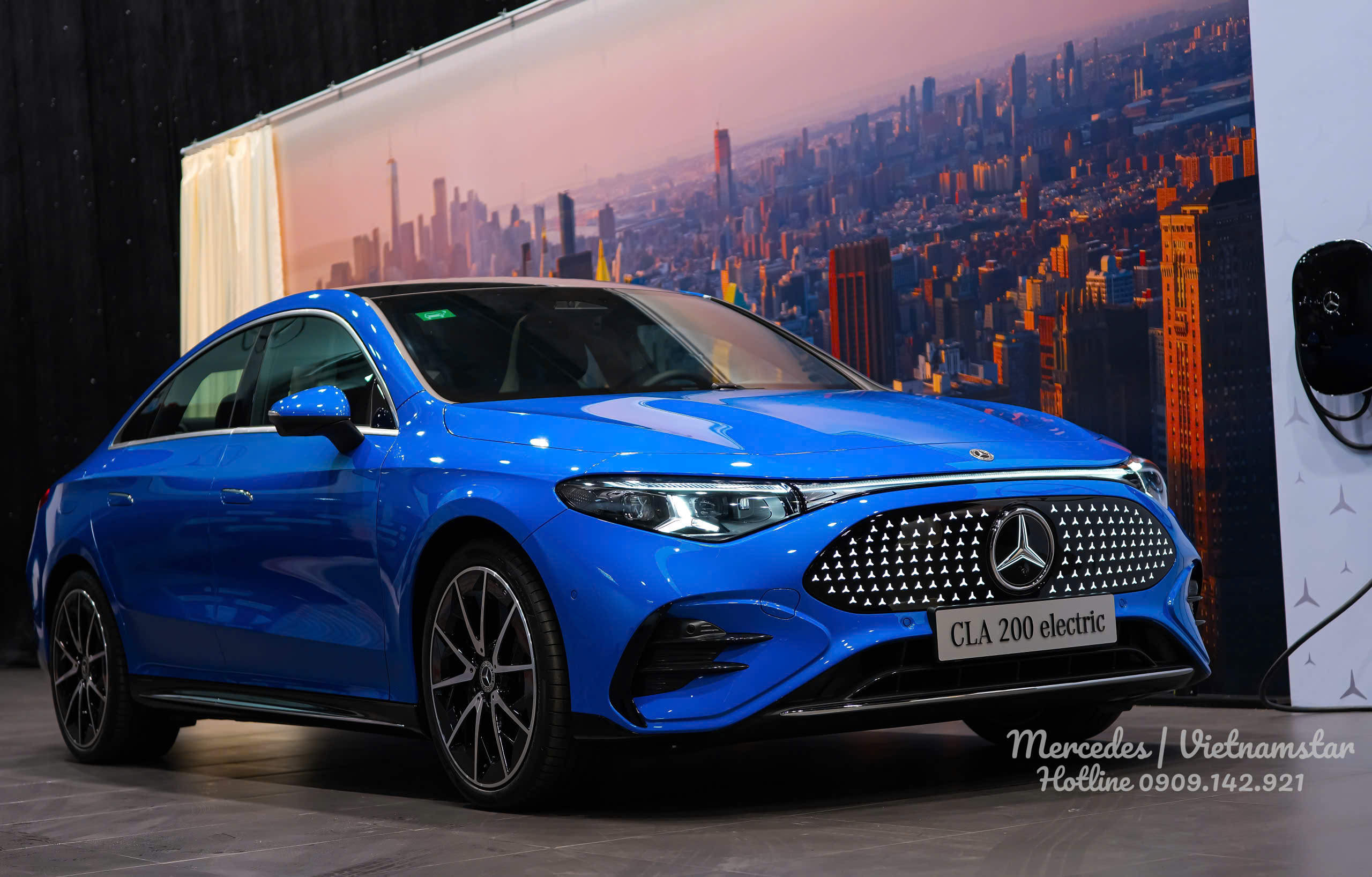 Ngoại thất xe CLA200 thuần điện phiên bản AMG Line thể thao
