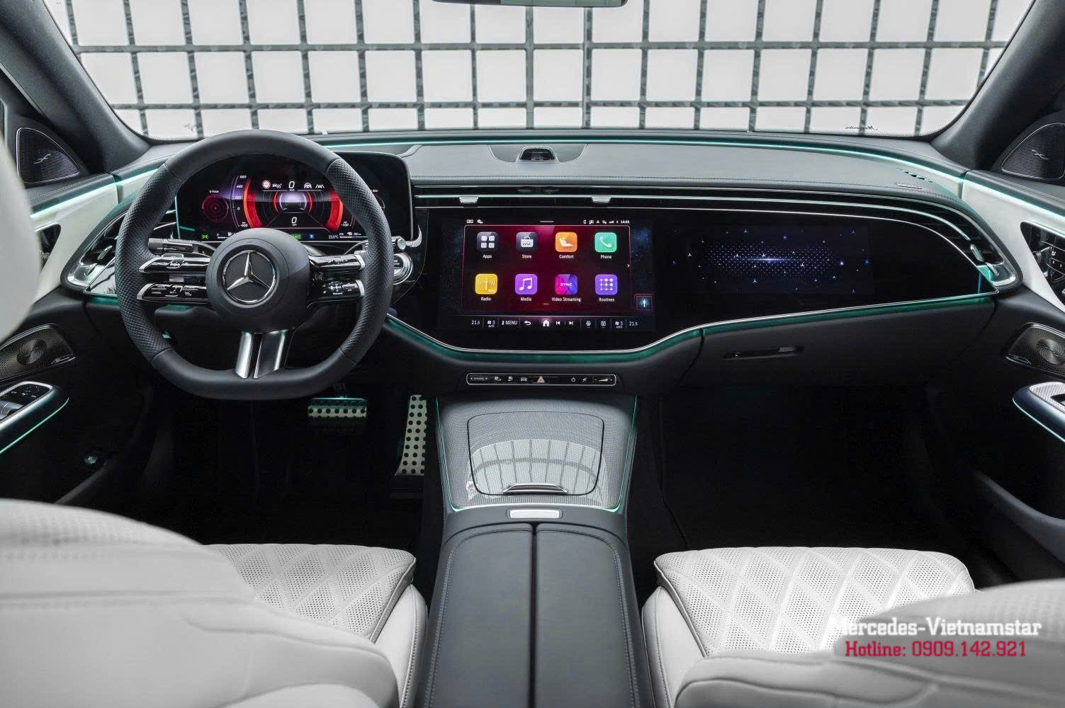 Cận cảnh hệ thống siêu màn hình MBUX Superscreen trên Mercedes E350e Plugin Hybrid