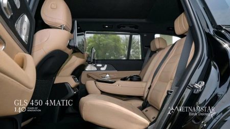 Khoang hành khách thứ 2 trên Mercedes GLS450 Edition 140 Year