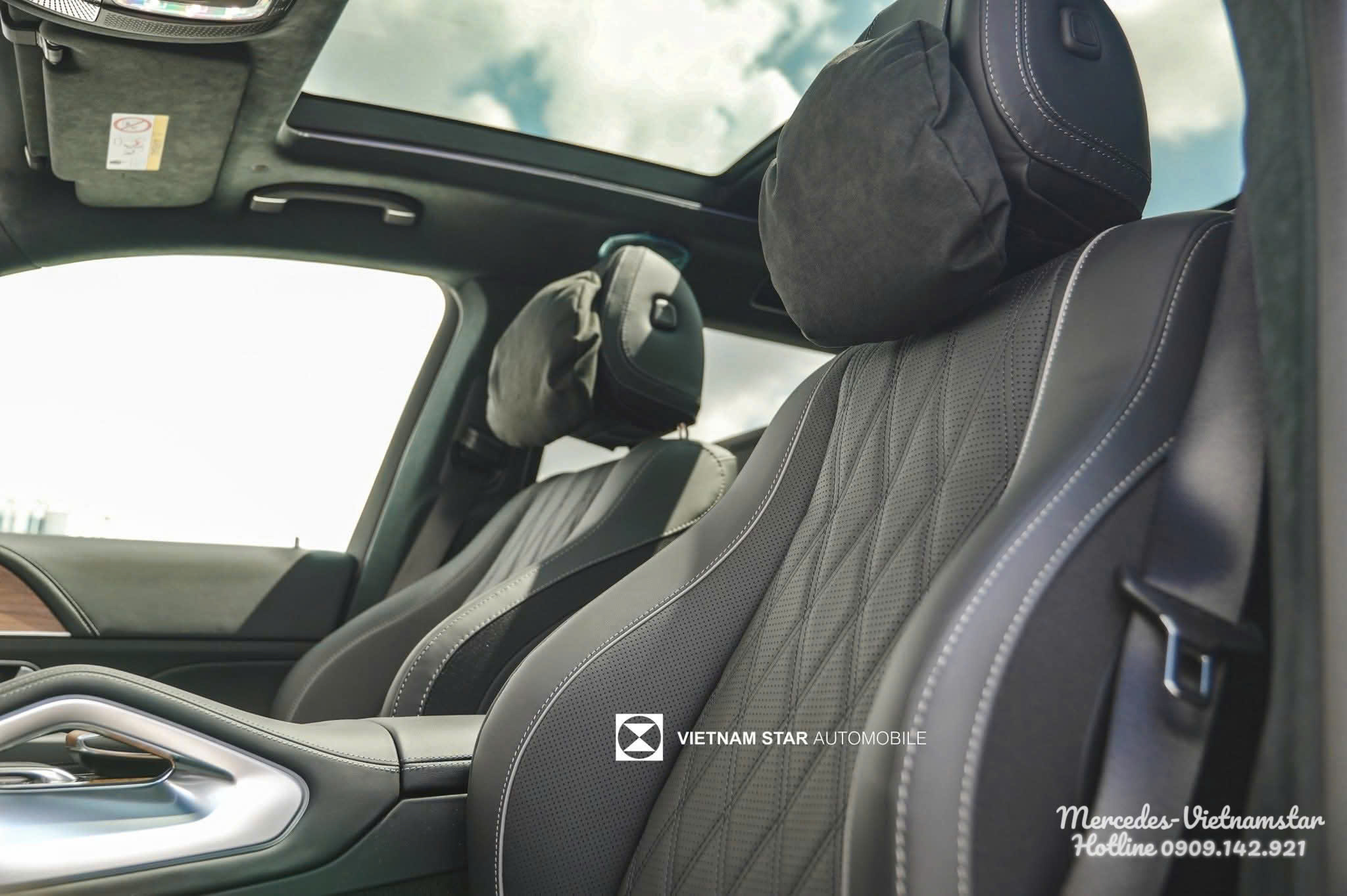 Cửa sổ trời toàn cảnh panorama mở rộng không gian nội thất Maybach GLS 480