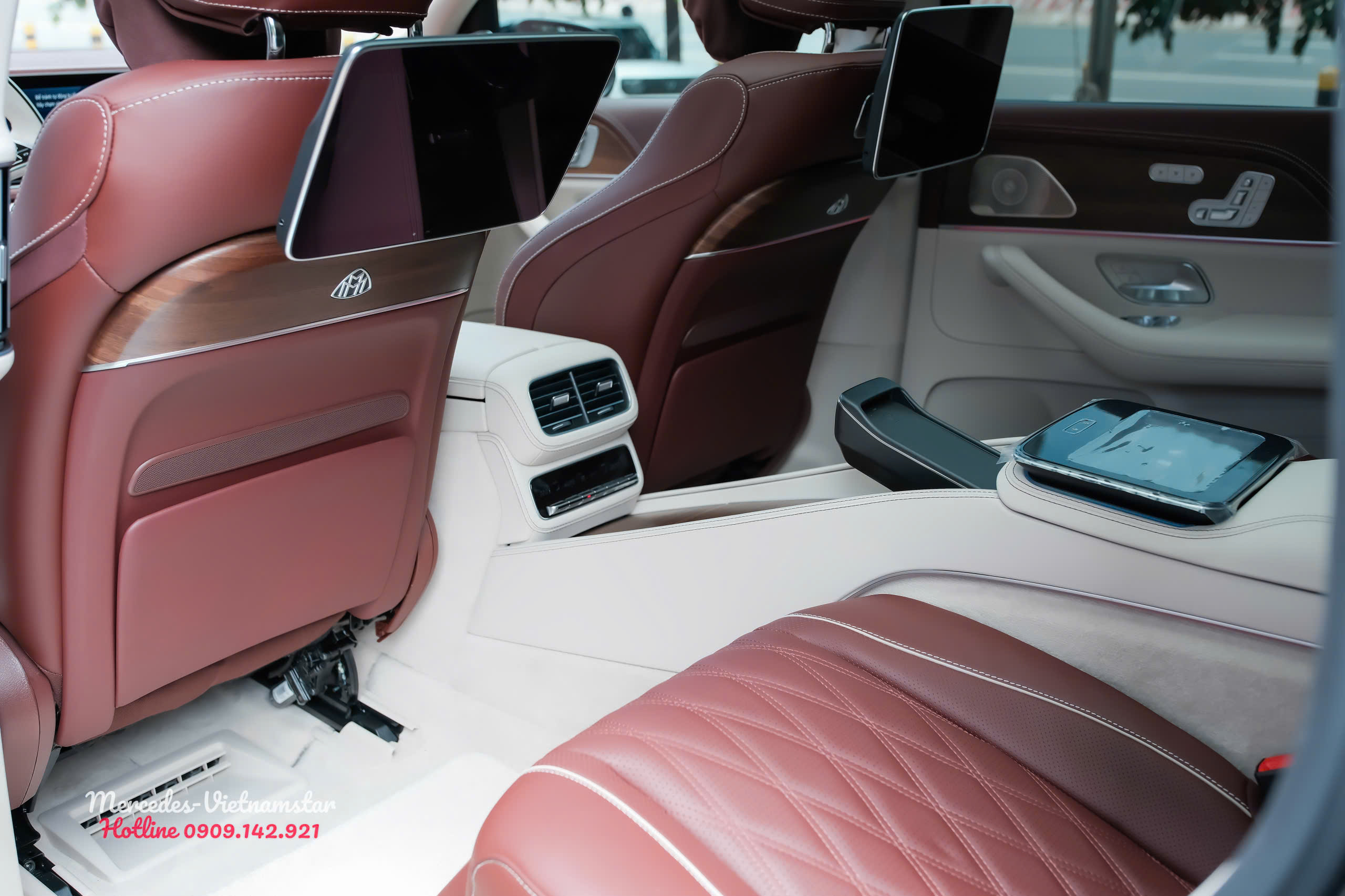 Màn hình giải trí MBUX 12.3 inch trên Maybach GLS480 Facelift nội thất nâu