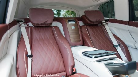 Maybach GLS 480 tựa đầu sang trọng và đệm đỡ bắp chân da màu nâu
