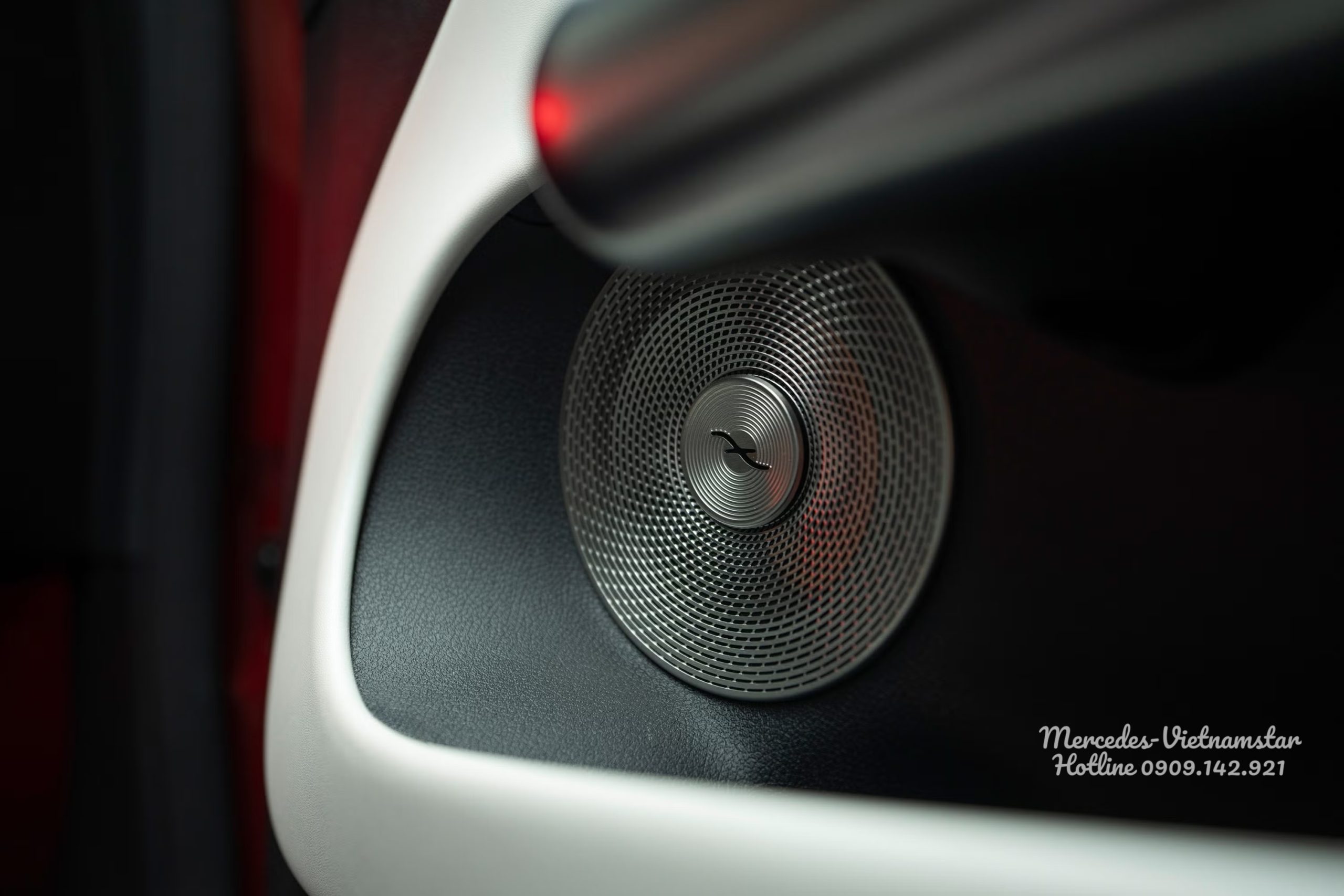 Âm thanh loa Burmester cho xe CLA bản cao cấp 