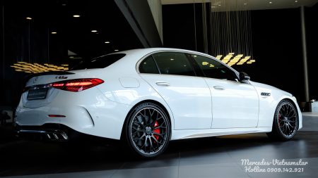 Vẻ đẹp thể thao và uy lực của Mercedes-AMG C63S màu Trắng