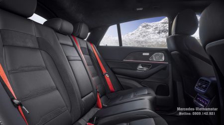 Không gian hàng ghế sau rộng rãi của Mercedes AMG GLE53 Coupe Facelift