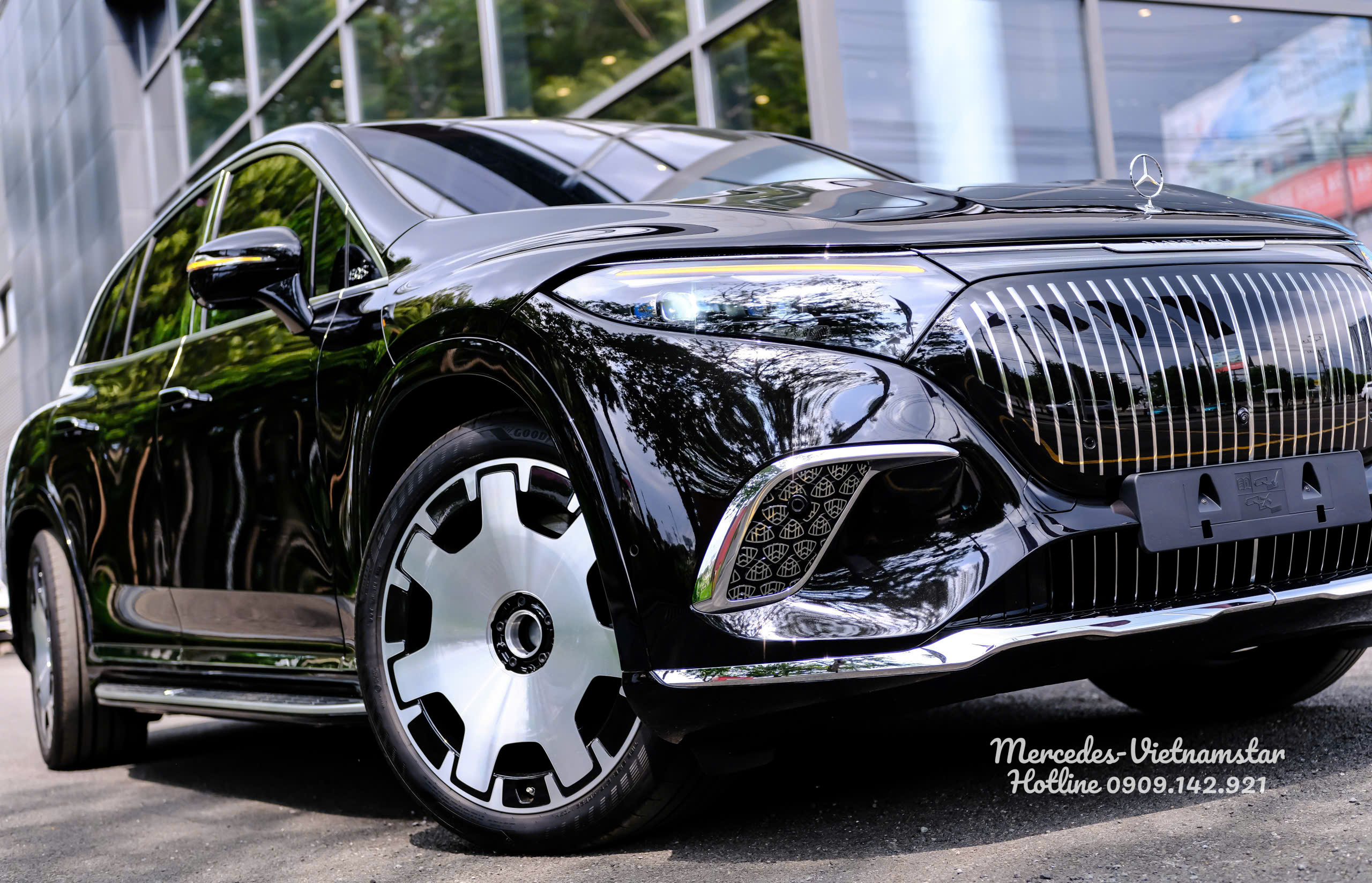 Cận cảnh bộ mâm hợp kim Mercedes-Maybach kích thước 22 inch bản lớn đúc nguyên khối trên EQS680