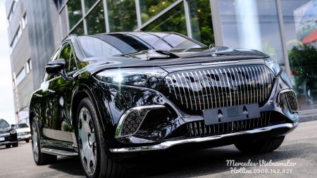 Ngoại thất Maybach EQS680 màu Đen tại showroom