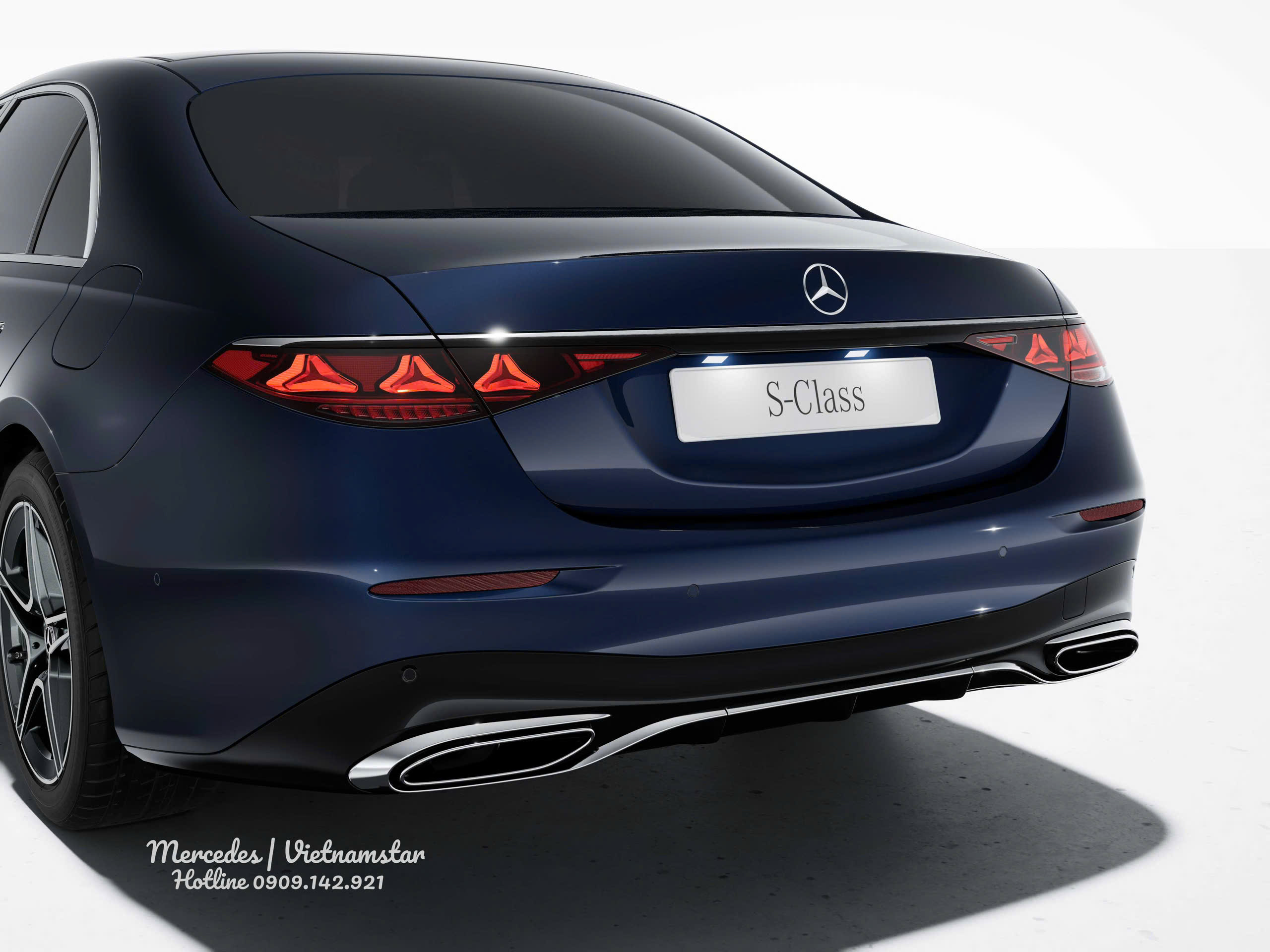 Cụm đèn hậu LED 3D tinh xảo phát sáng trên Mercedes-Benz S 580 e 4MATIC.
