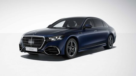 Đầu xe uy nghi và bề thế trên phiên bản Mercedes S 580 e 4MATIC.