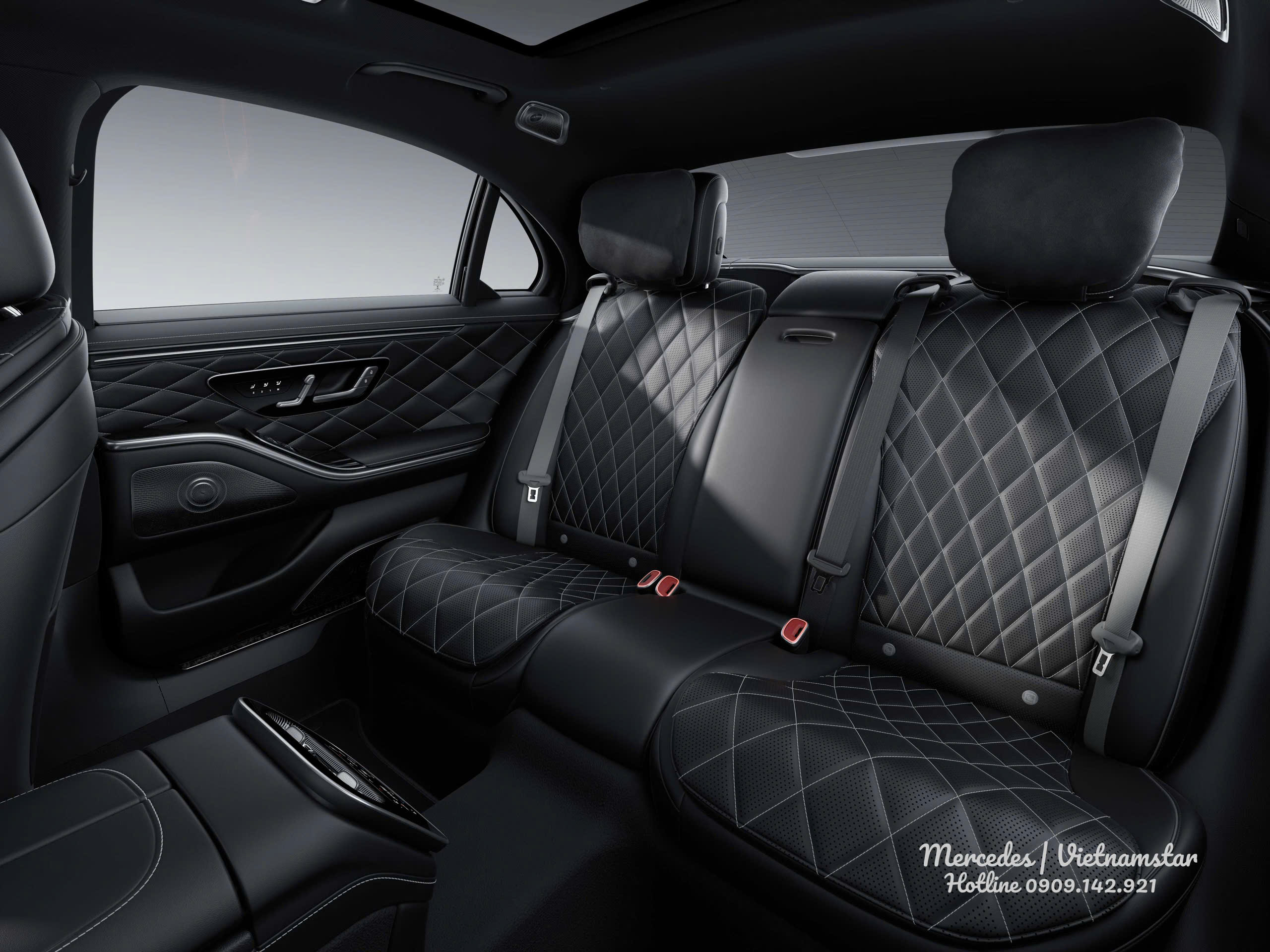 Khoang nội thất hành khách VIP màu Đen trên Mercedes S580e