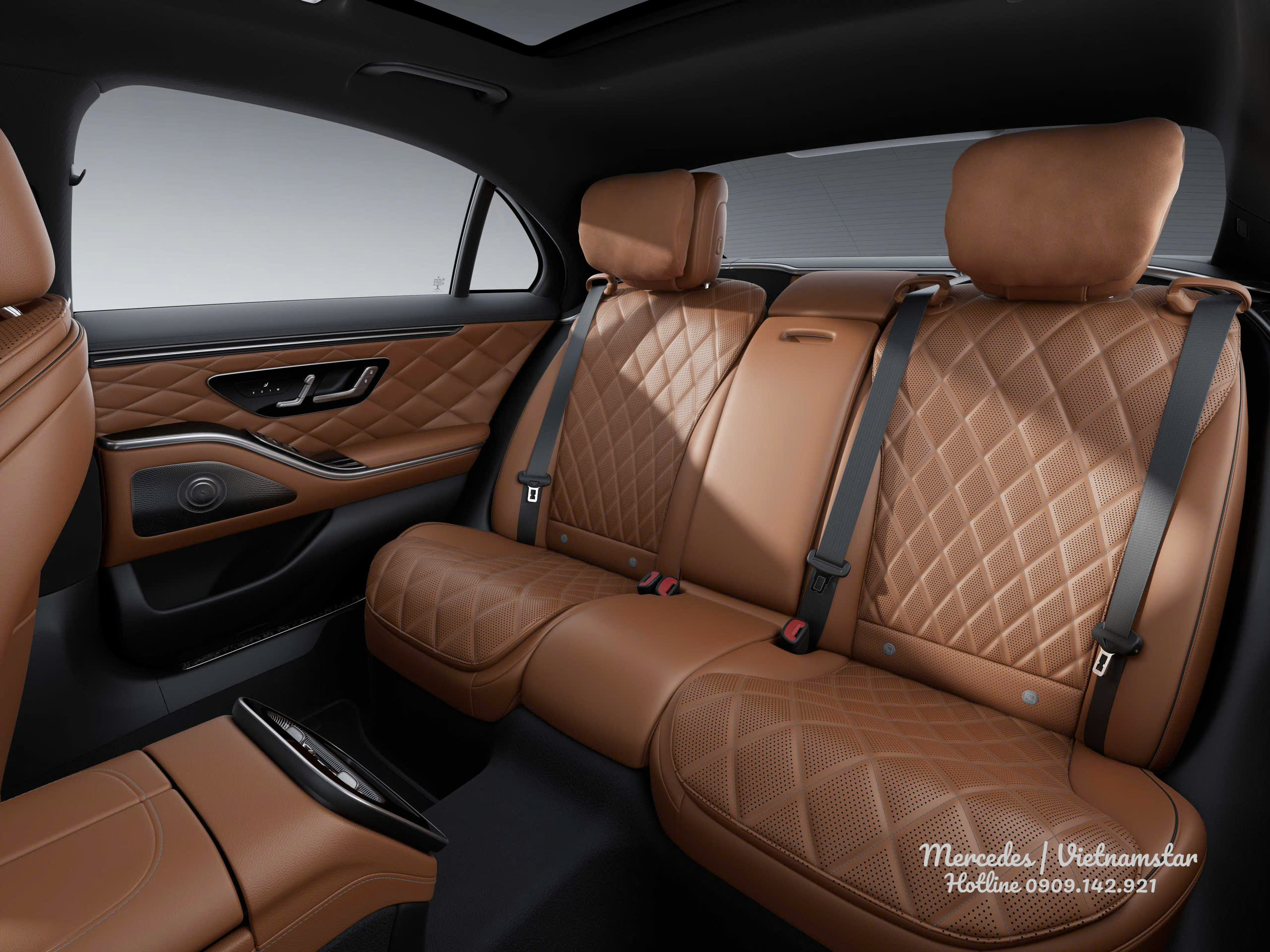 Nội thất khoang hành khách màu Nâu trên Mercedes S580e