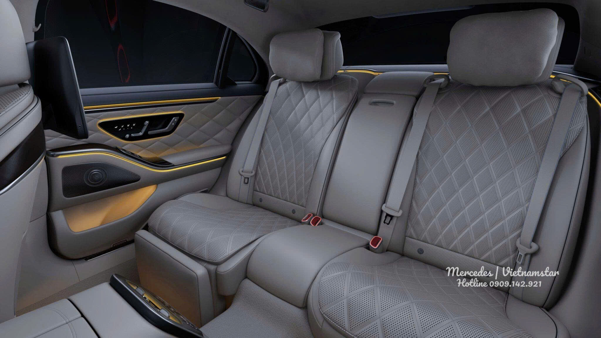 Khaong thương gia trên S450 AMG rộng rãi